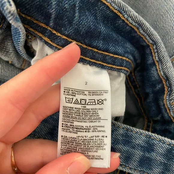 EUC | Old Navy women’s ripped distressed medium wash denim overalls — size 2 - Picture 10 of 10